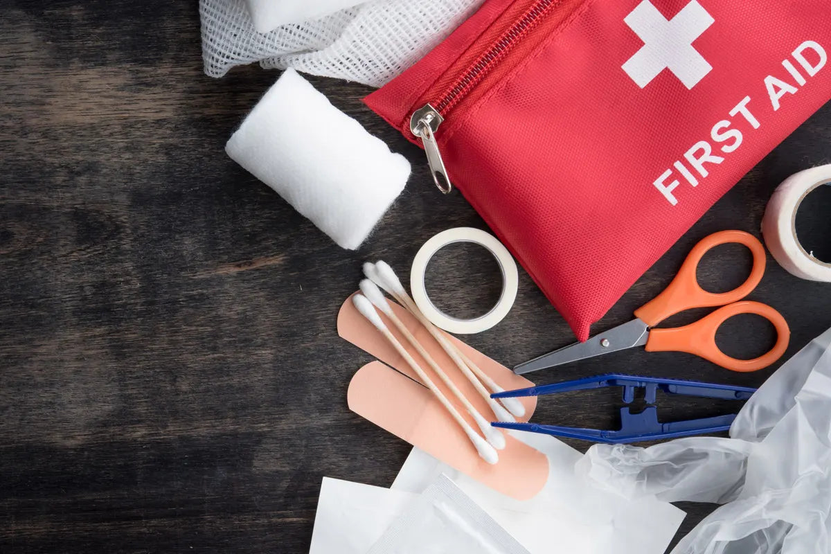 Emergenza a casa o in auto? Ecco cosa non può mancare per il primo soccorso