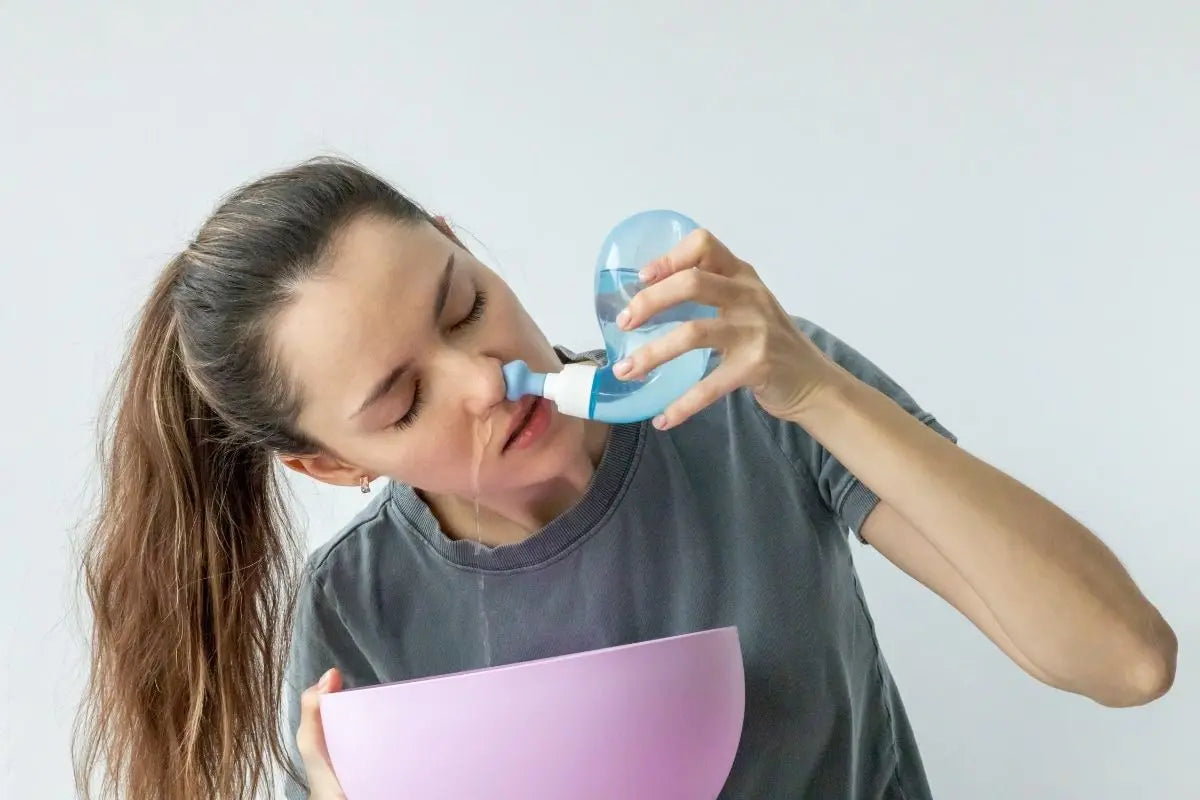 Lavaggi nasali adulto: cosa sono e come eseguirli