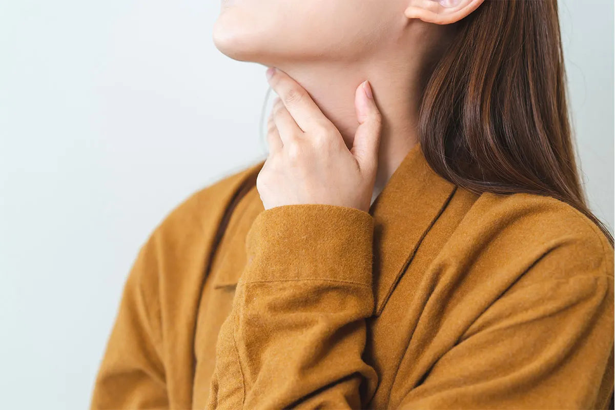 Placche in gola: sintomi, cause e rimedi