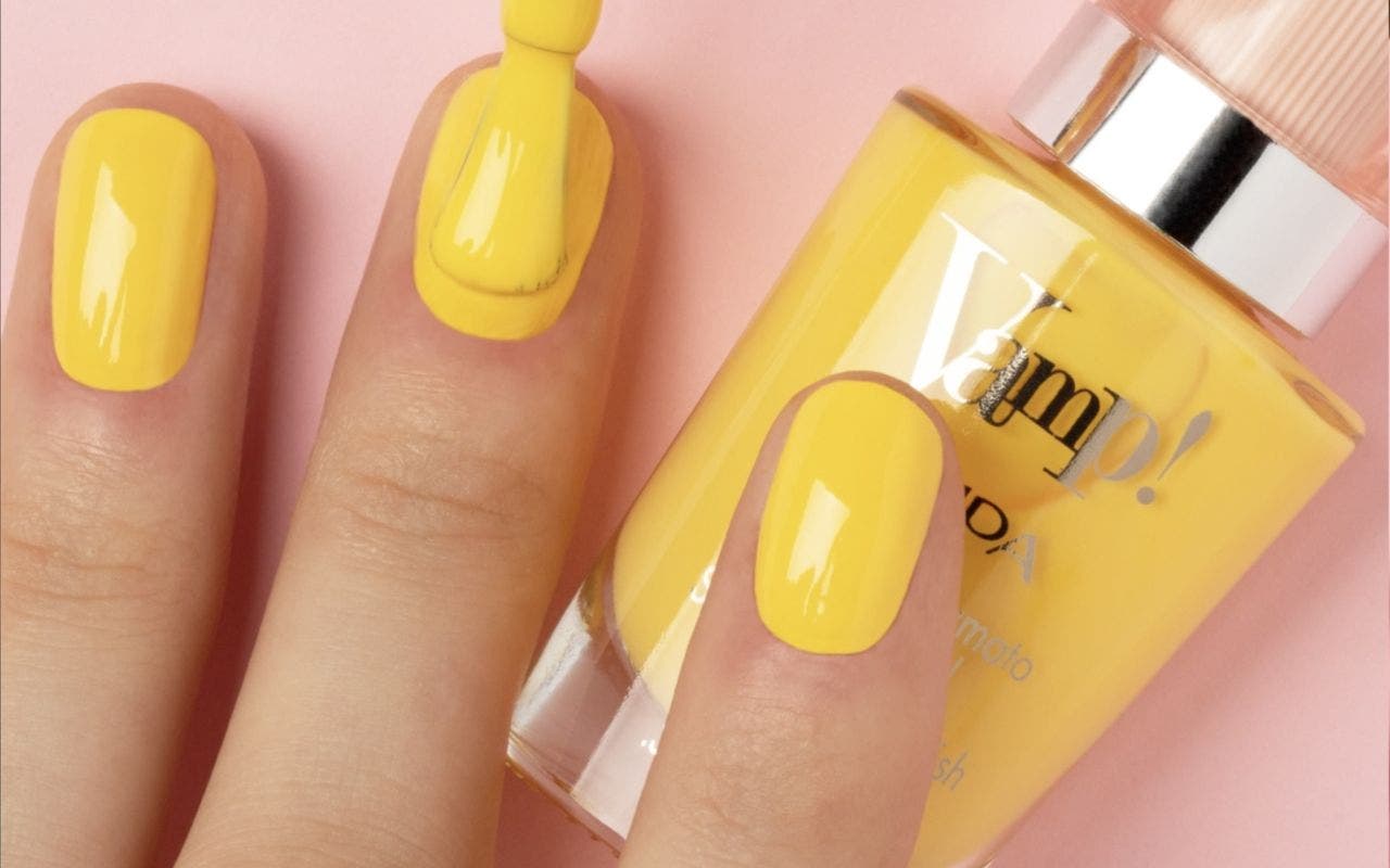 Pupa Vamp Smalto Profumato Effetto Gel Brilliant Yellow 9ml  - 2