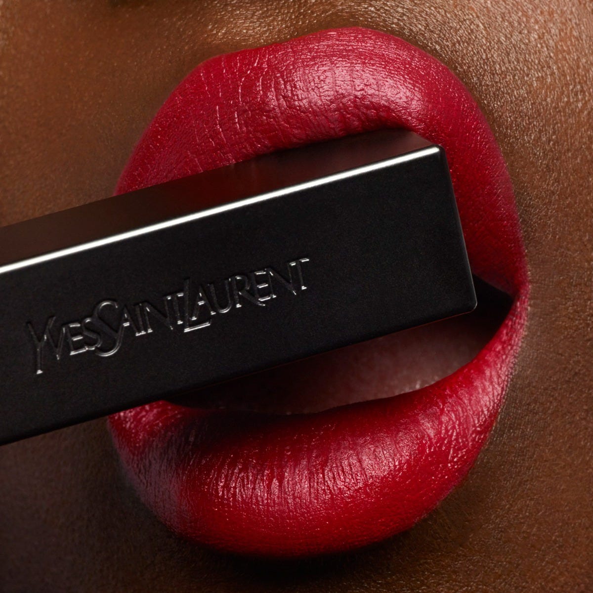 YSL Rouge Pur Couture The Slim Velvet Radical Rossetto Matte