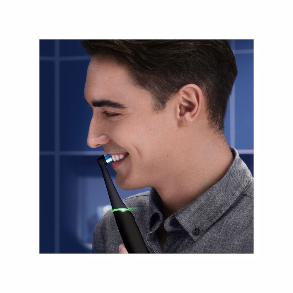 Oral-B iO6 Spazzolino Elettrico Ricaricabile Nero Con Custodia Da Viaggio-18