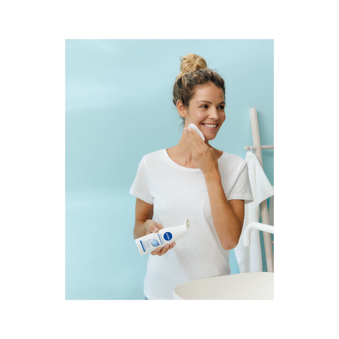 Nivea Latte Detergente Rinfrescante Latte Detergente Viso Idratante E Delicato 200ml-2