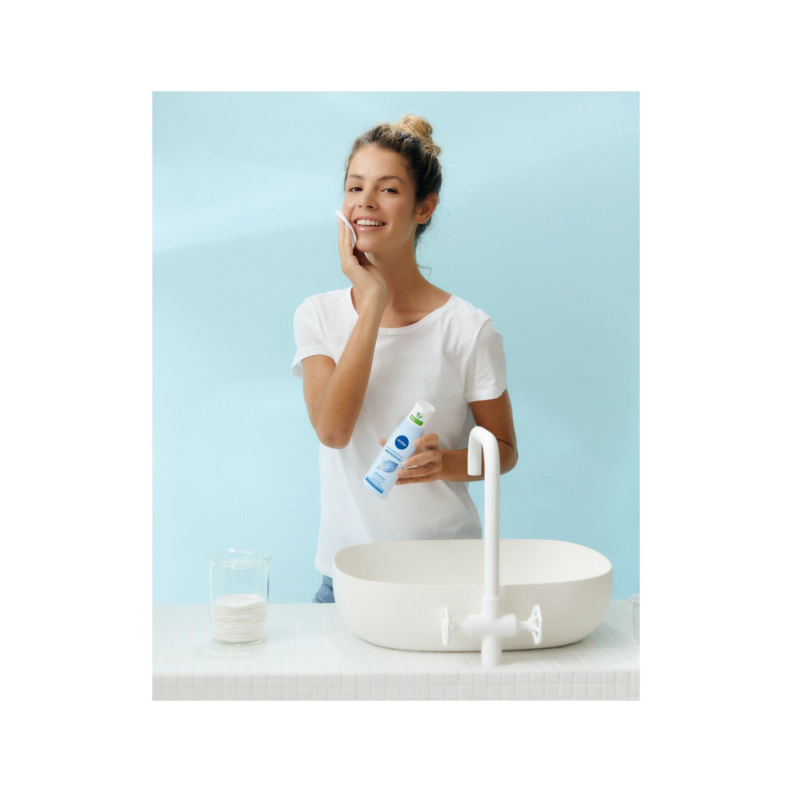 Nivea 2 in 1 Latte + Tonico Rinfrescante 200 ml Latte Detergente Viso E Tonico Idratante-7