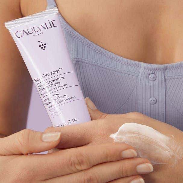 Caudalie Vinotherapist Crema Riparatrice Mani & Unghie 75ml-4