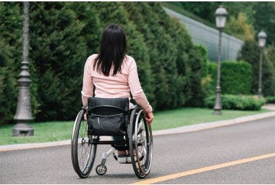 Ausili per la mobilità: le soluzioni disponibili su farmae.it