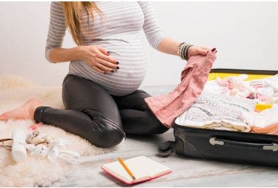 Come fare la valigia per il parto: gli oggetti indispensabili