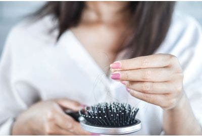 Capelli che cadono? I consigli di Farmaè