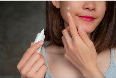 Prodotti contro acne e brufoli: come sceglierli?