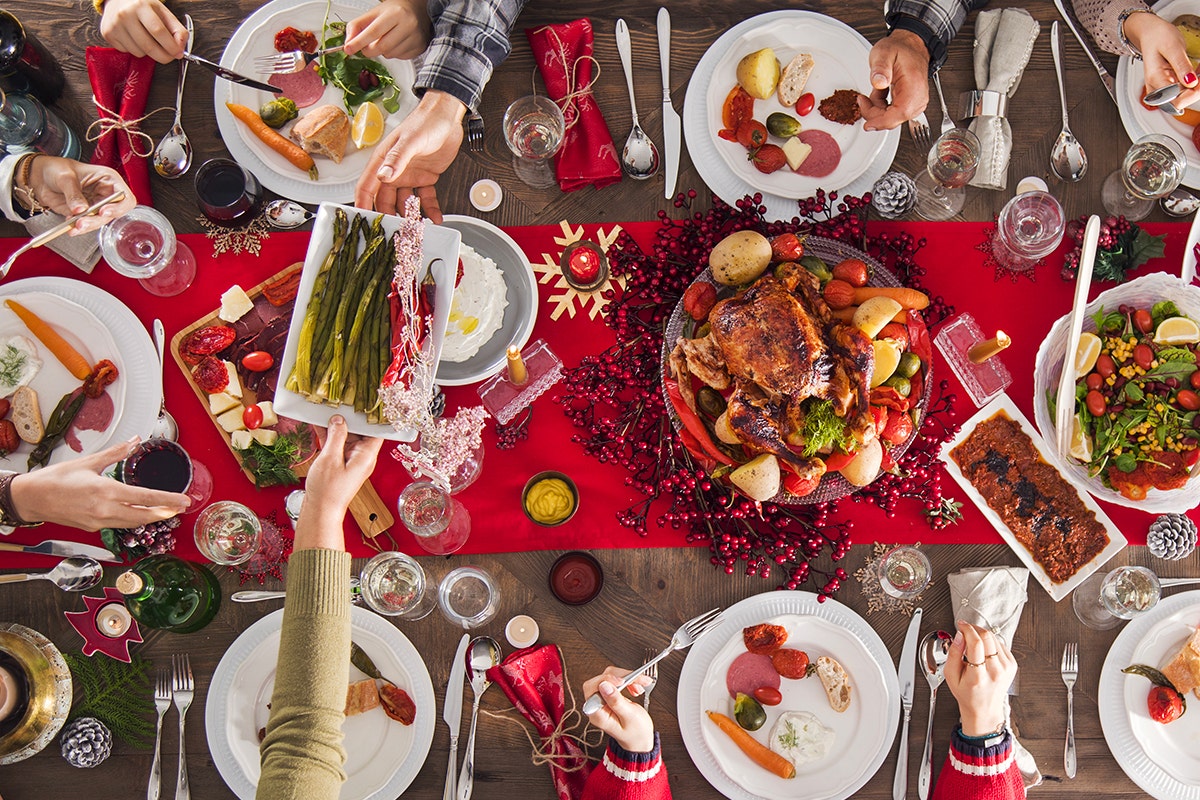 Preoccupato per le abbuffate delle feste? Ecco come superare i problemi di digestione