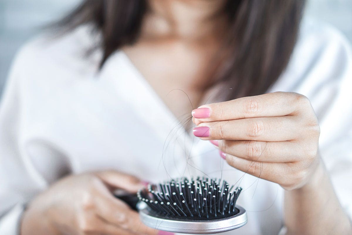 Capelli che cadono? I consigli di Farmaè