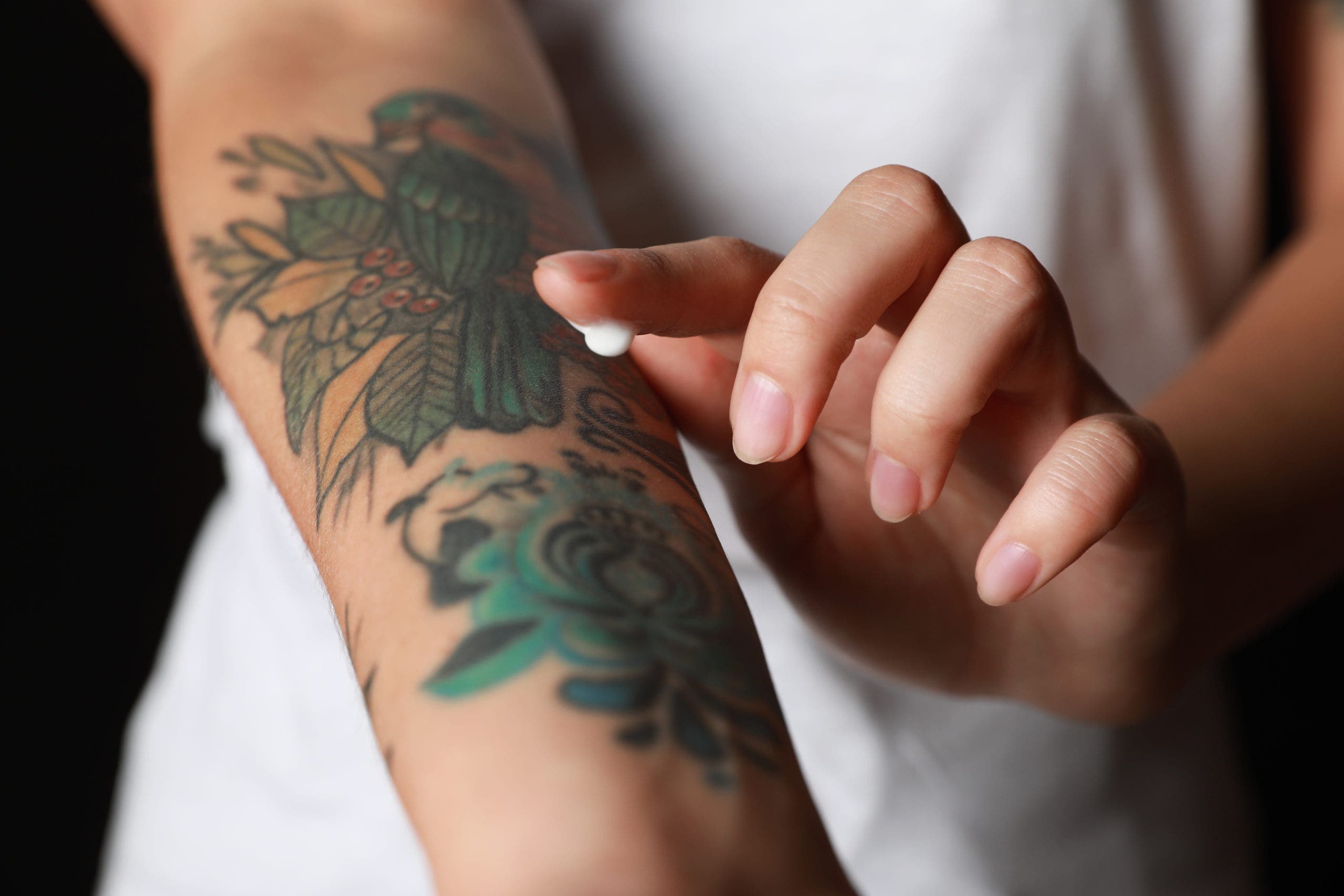 Come si cura un tatuaggio? I consigli per proteggere la pelle